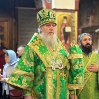 В канун Дня Святой Пятидесятницы настоятель храма св. вмц. Ирины в Покровском, архиепископ Димитрий возглавил всенощное бдение в Покровском кафедральном соборе Витебска